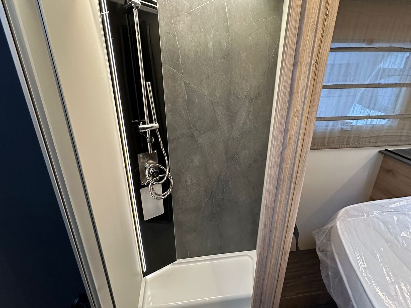 Camper in pronta consegna Elnagh semintegrale bagno doccia